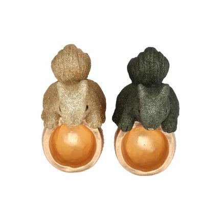 Jingle gold squirrel, sitting