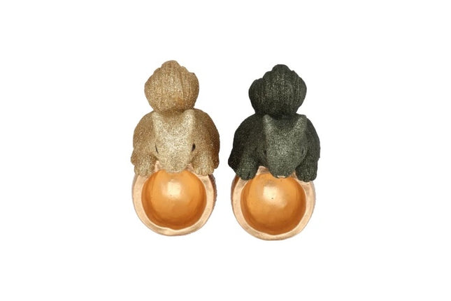 Jingle gold squirrel, sitting